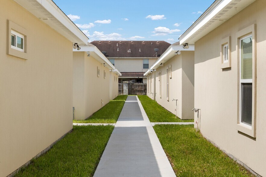 More Photos Of 1601 Hyatt Ave, Pharr Multifamily For Sale