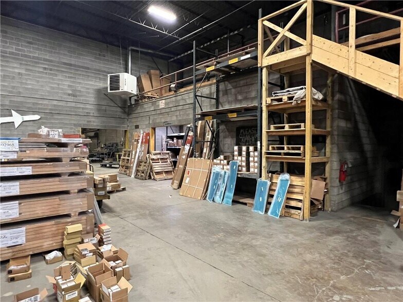 More Photos Of 1020-1060 Saw Mill Run Blvd W, Pittsburgh Warehouse For Lease