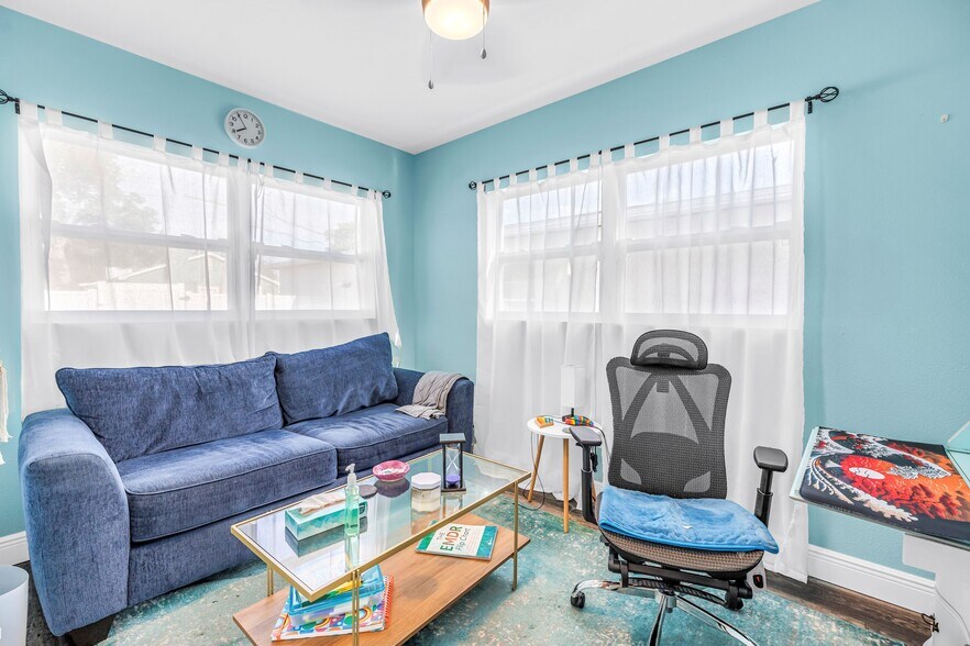 More Photos Of 575 49th St S, Saint Petersburg Office For Sale