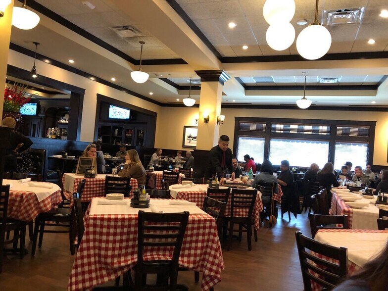 More Photos Of 600 Garden City Plz, Garden City Restaurant For Lease