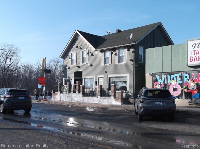 More Photos Of 121 E Walled Lake Dr, Walled Lake Storefront Retail Office For Sale