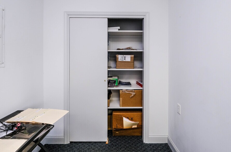 More Photos Of 123 E 6th St, Front Royal Office For Lease