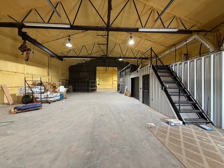 More Photos Of 6401 N Golder Ave, Odessa Warehouse For Lease
