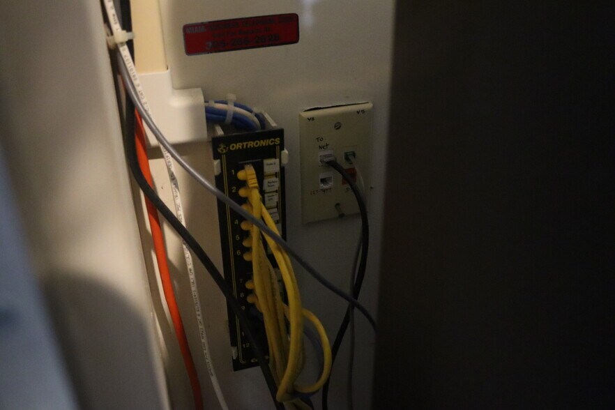 More Photos Of 7180-7194 SW 47th St, Miami Service For Sale