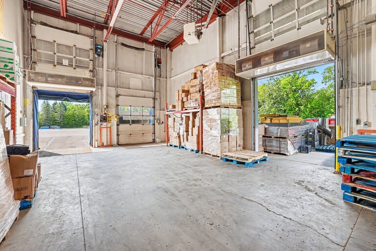 More Photos Of 90 Bill Leathem Dr, Ottawa Distribution For Sale