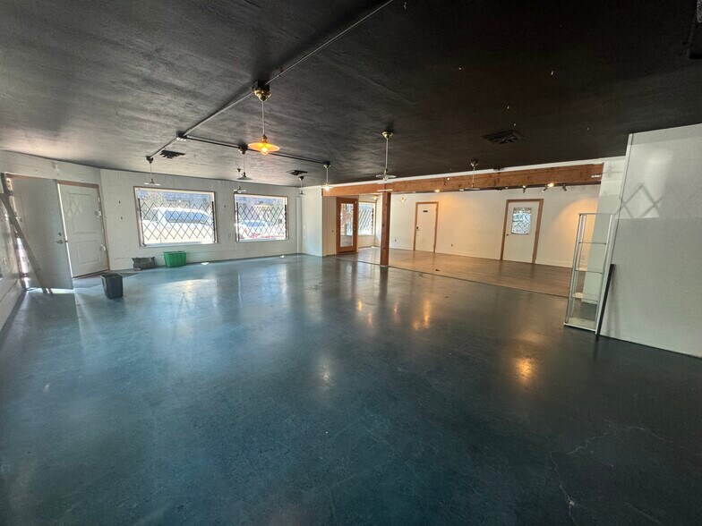 More Photos Of 1033-1037 SE Ash St, Portland Office For Lease