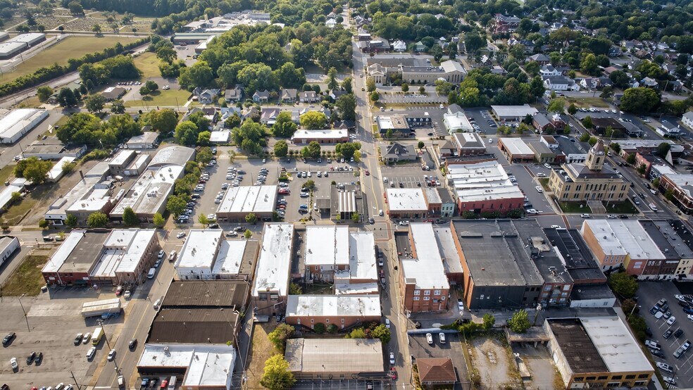 More Photos Of 109 7th Ave E, Springfield Flex For Sale