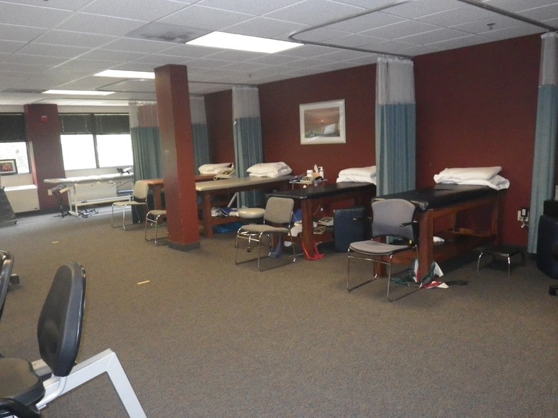 More Photos Of 3200 Tower Oaks Blvd, Rockville Medical For Sale