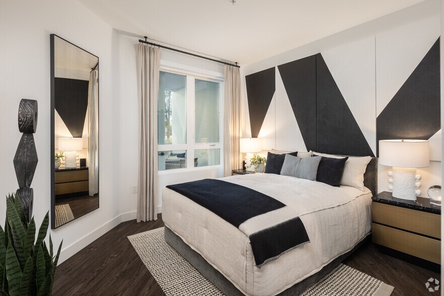 More Photos Of 585 Anton Blvd, Costa Mesa Apartments For Lease