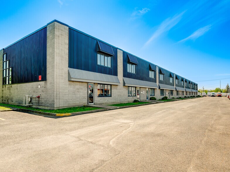 More Photos Of 3600 Boul Matte, Brossard Distribution For Lease
