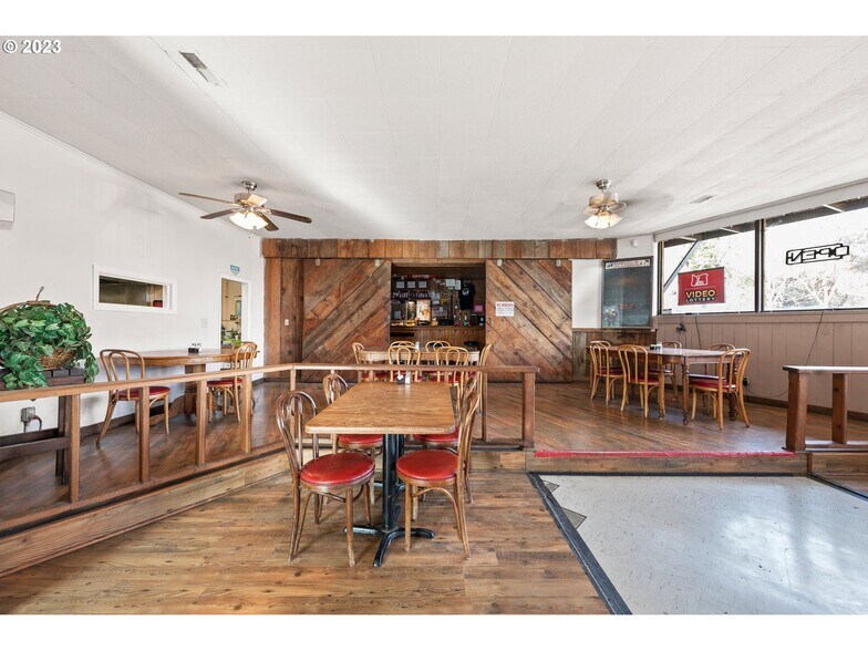 More Photos Of 105 N Main St, Halfway Restaurant For Sale