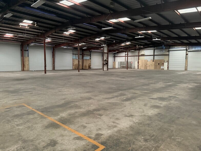More Photos Of 1967 Bingle Rd, Houston Warehouse For Lease
