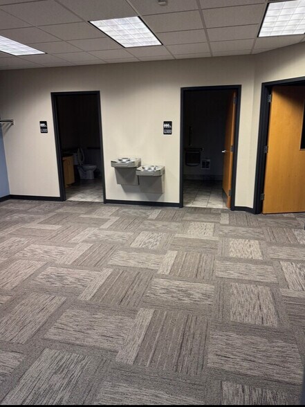 More Photos Of 2985 S Ridge Rd, Green Bay Medical For Lease