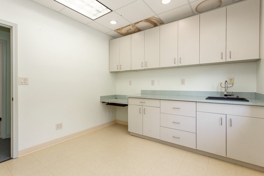More Photos Of 316 W Pike St, Lawrenceville Medical For Lease