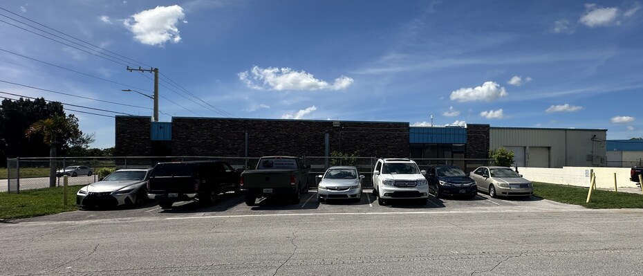 More Photos Of 1621 President Barack Obama Hwy, Riviera Beach Unknown For Lease