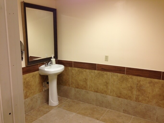 More Photos Of 5264 Long Beach Blvd, Long Beach Light Distribution For Lease