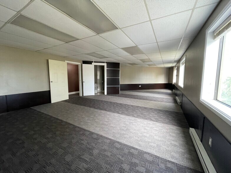 More Photos Of 8528 123rd St, Surrey Warehouse For Lease