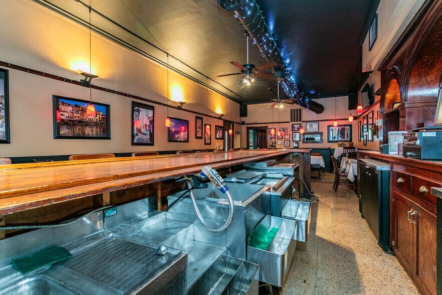 More Photos Of 1856 E Broadway, Alton General Retail For Sale