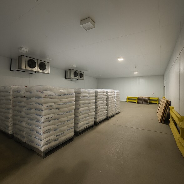 More Photos Of 2404 U St, Bedford Industrial For Sale