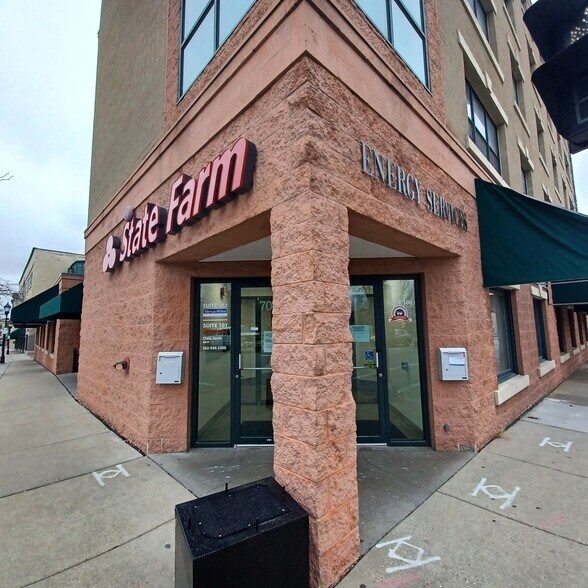 Primary Photo Of 707 N Grand Ave, Waukesha Apartments For Lease