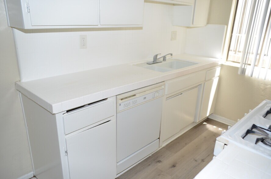 More Photos Of 7028 Alabama Ave, Canoga Park Apartments For Sale