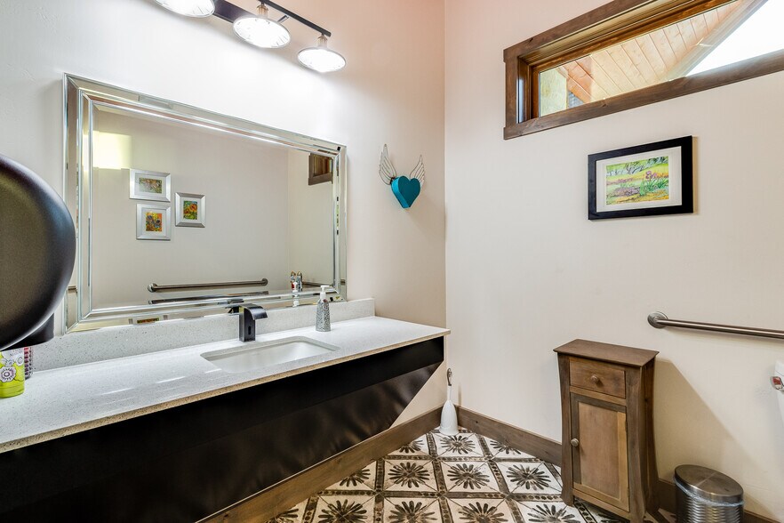 More Photos Of 385 Creek Rd, Dripping Springs Loft Creative Space For Sale