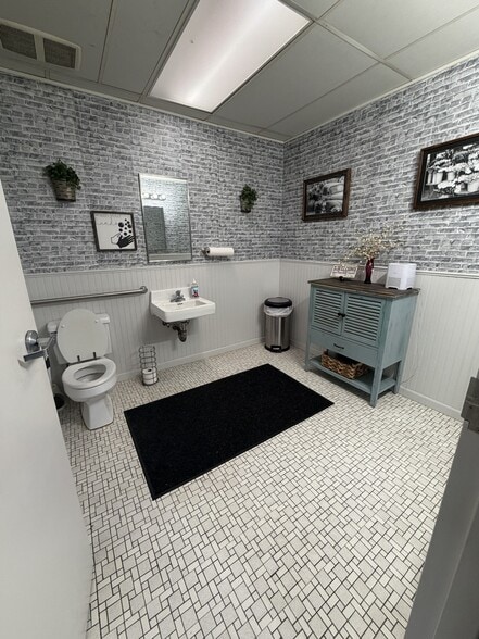 More Photos Of 12032 Middleground Rd, Savannah Warehouse For Sale