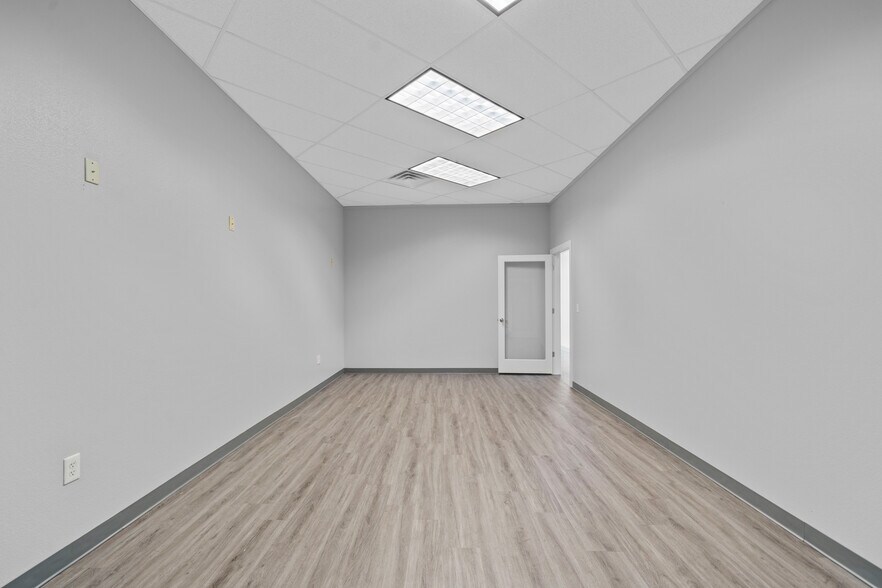 More Photos Of 1803 Airport Rd, Hot Springs General Retail For Lease