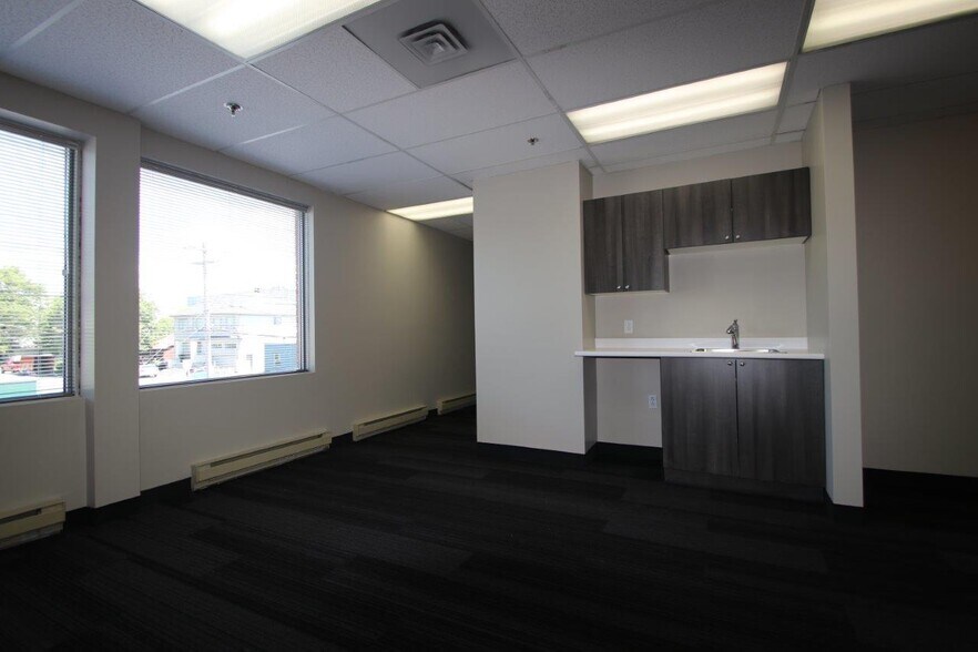 More Photos Of 2220 Boul Lapinière, Brossard Storefront Retail Office For Lease