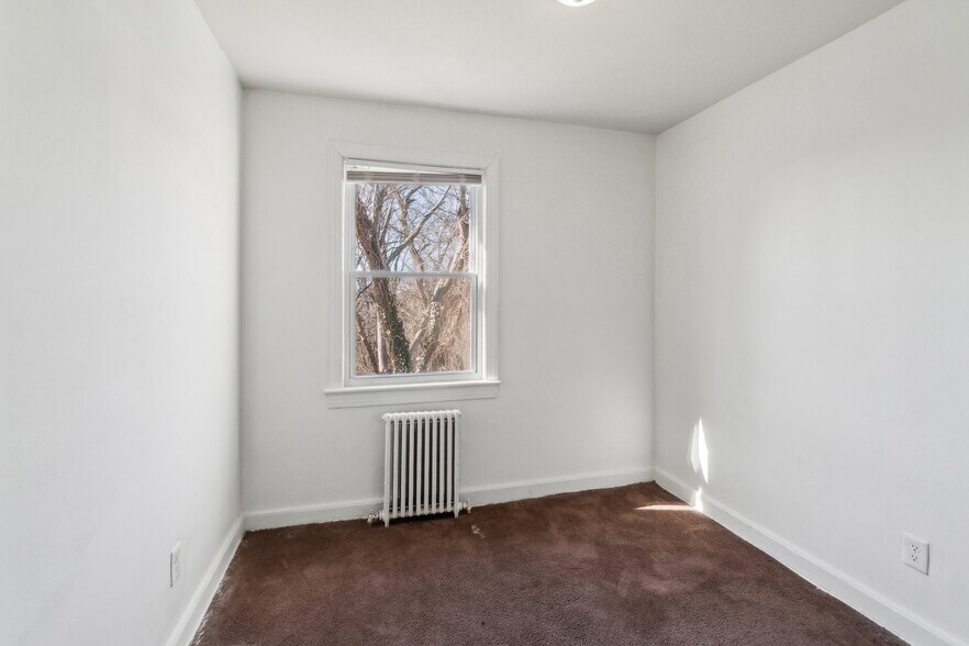 More Photos Of 3162 Buena Vista Ter SE, Washington Apartments For Sale
