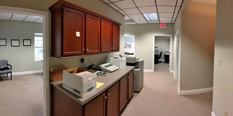 More Photos Of 7229 Albemarle Rd, Charlotte Office For Sale