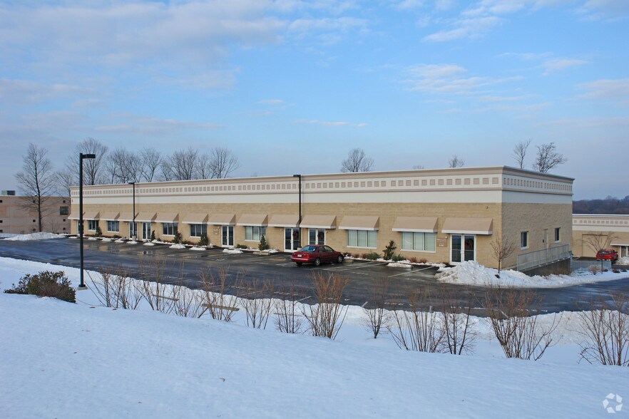 More Photos Of 100 Corporate Dr, Trumbull Research And Development For Lease