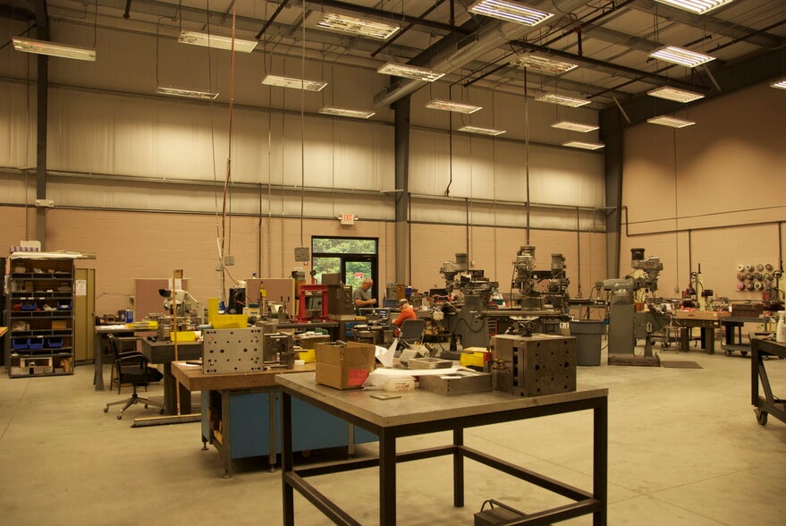 More Photos Of 260-300 Griffith Rd, Chicopee Warehouse For Lease