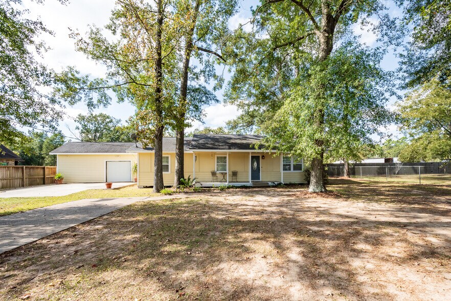 Primary Photo Of 11620 Fostoria Rd, Cleveland Office For Sale