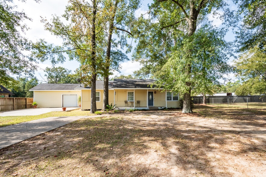 More Photos Of 11620 Fostoria Rd, Cleveland Office For Sale