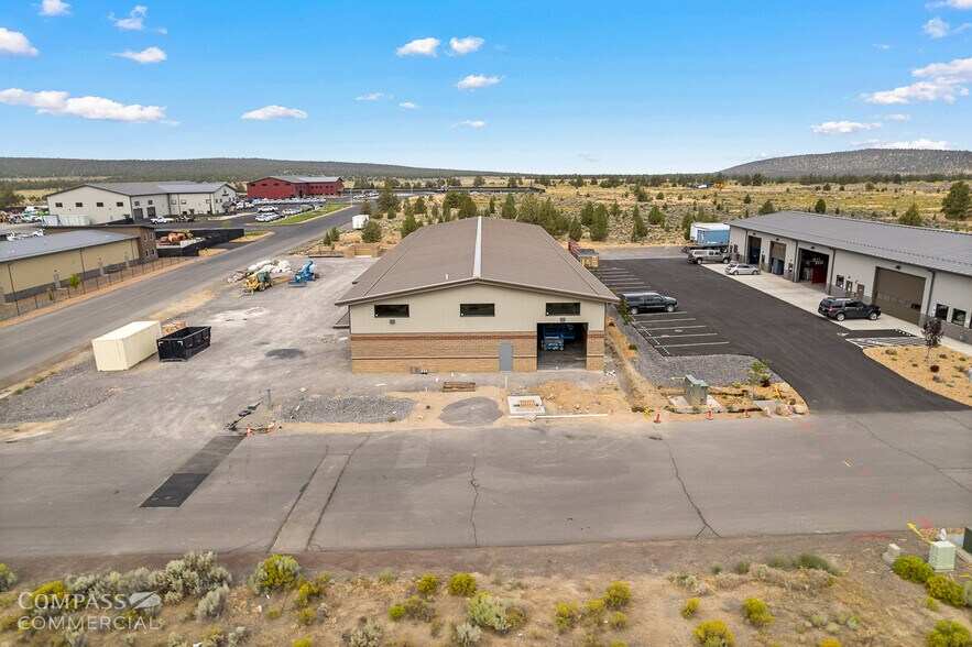 More Photos Of Page Ct, Prineville Manufacturing For Lease