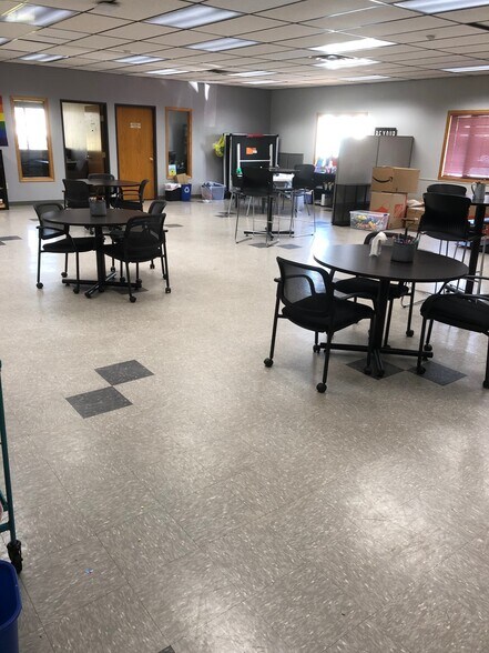 More Photos Of 1119 W Kennedy Ave, Kimberly Office For Lease
