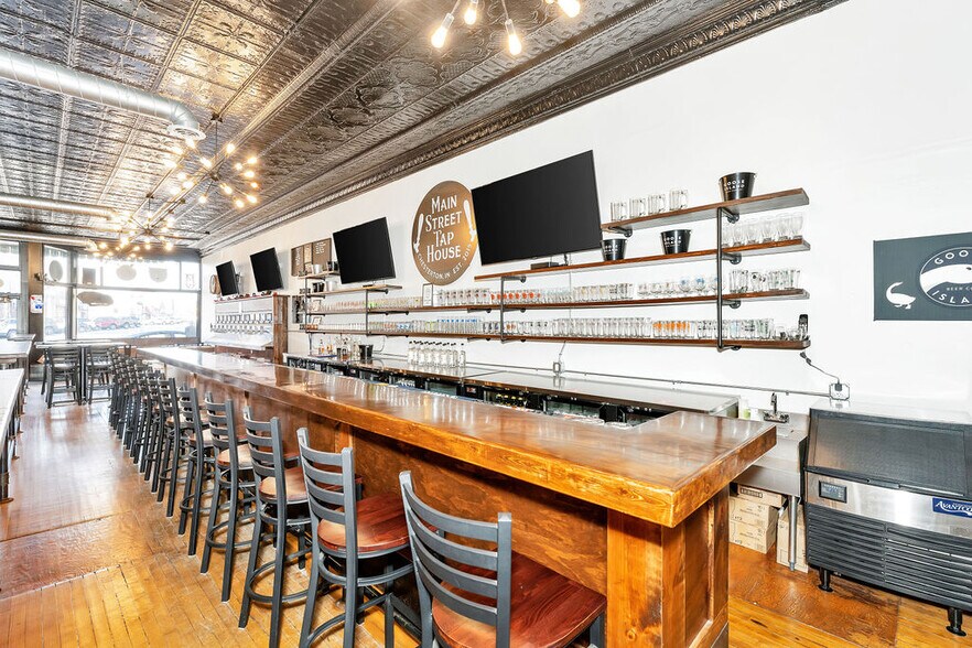 More Photos Of 119 S Calumet Ave, Chesterton Storefront Retail Residential For Lease
