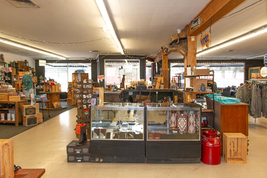 More Photos Of 110 N Broadway St, Broken Bow General Retail For Sale
