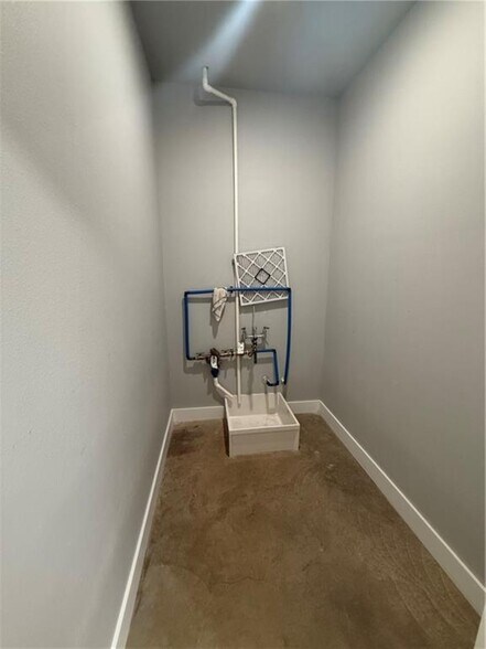 More Photos Of 162 Grading Ln, Cave Springs Flex For Lease