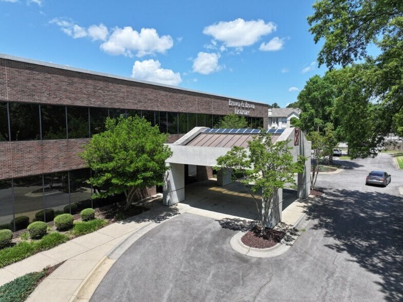 More Photos Of 2120 Riverfront Dr, Little Rock Office For Lease