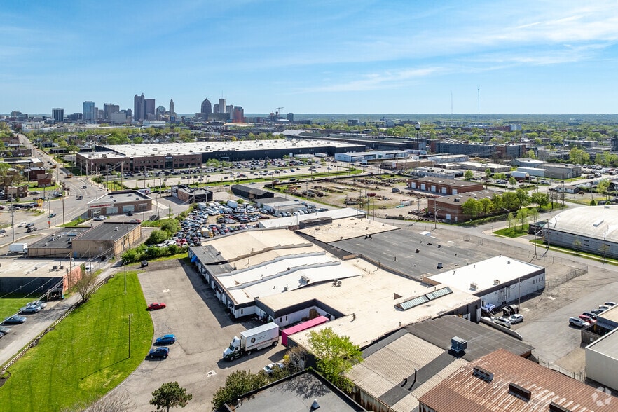 More Photos Of 1150-1180 Corrugated Way, Columbus Warehouse For Lease