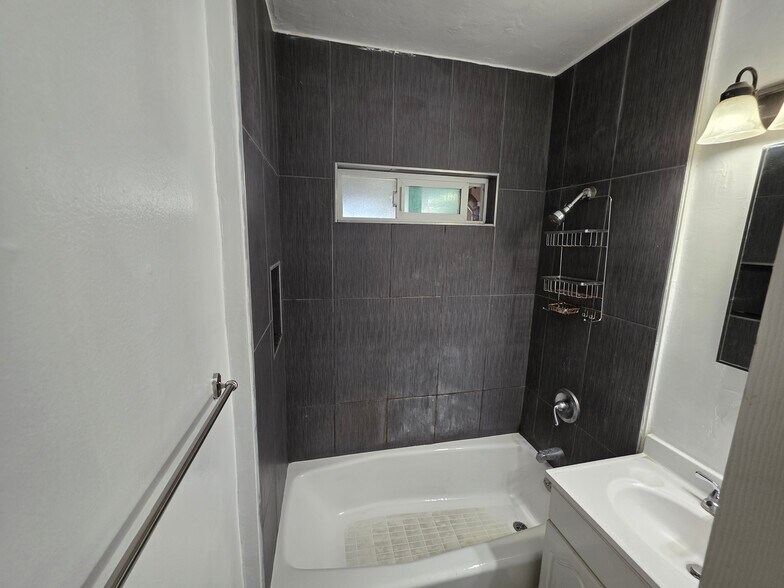 More Photos Of 8858 Flower St, Bellflower Freestanding For Lease