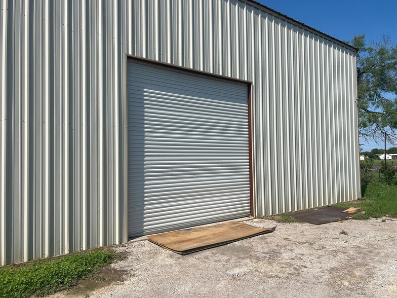 More Photos Of 204 FM 696, Elgin Light Manufacturing For Sale