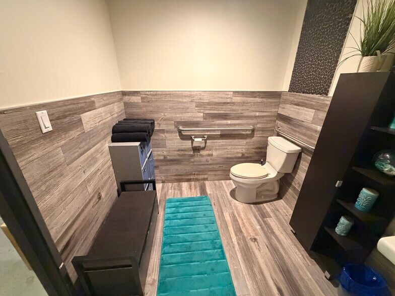 More Photos Of 22900-22924 Los Alisos Blvd, Mission Viejo Unknown For Lease