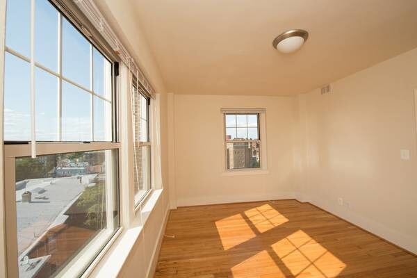 More Photos Of 1841 Columbia Rd NW, Washington Apartments For Lease