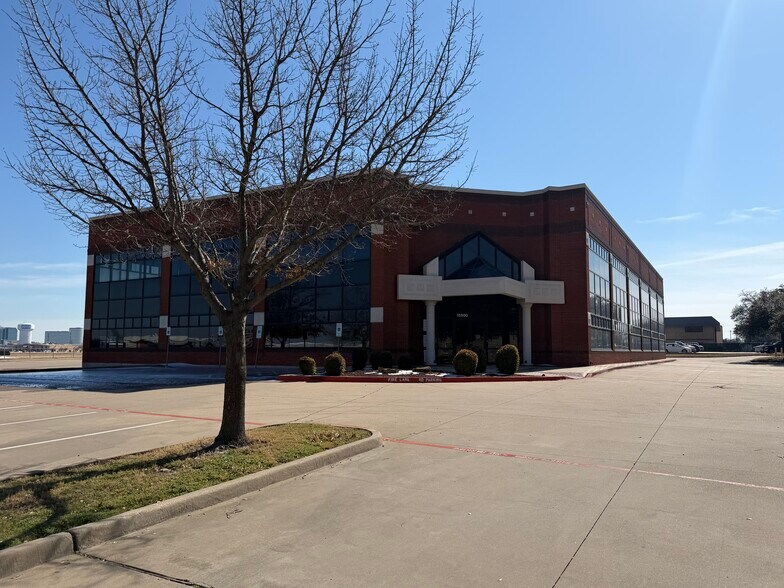 More Photos Of 15900 Dooley Rd, Addison Office For Lease