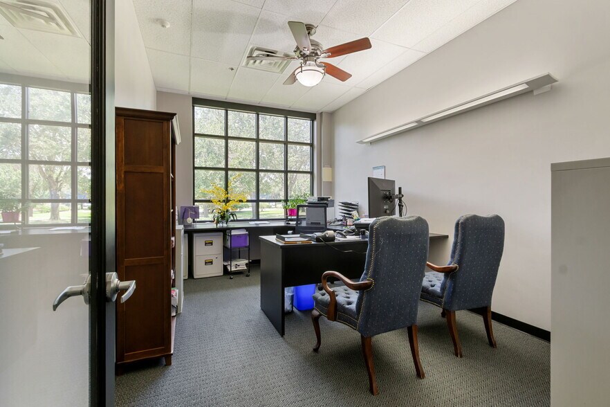 More Photos Of 12511 Emily Ct, Sugar Land Office For Sale