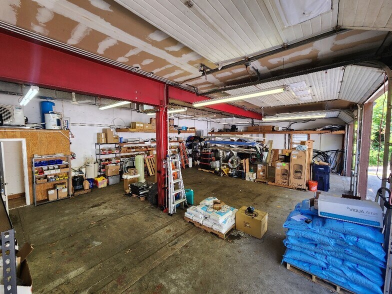 More Photos Of 688 Derby Ave, Seymour Warehouse For Lease