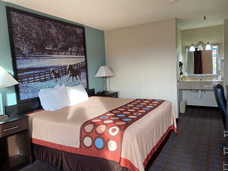 More Photos Of 5001 Hinkleville Rd, Paducah Hotel For Sale